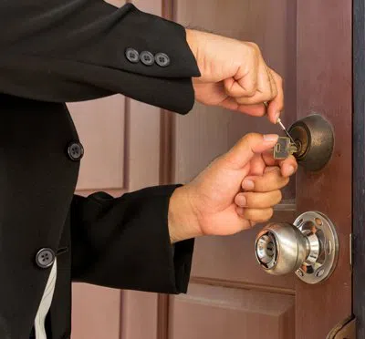Bloomfield Locksmith Service Bloomfield, CT 860-744-3007 Bloomfield Locksmith Service Bloomfield, CT 860-744-3007 - zip-01